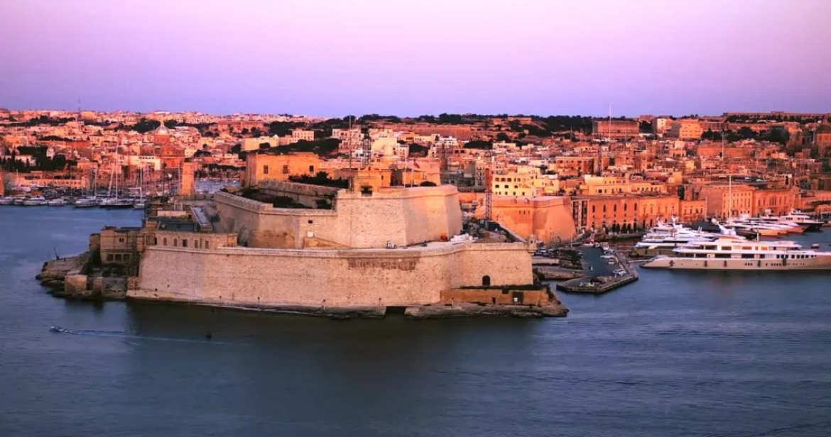 https://www.endevio.com/hubfs/Malta-harbor-with-yachts-and-huge-walls-1080x675.jpg